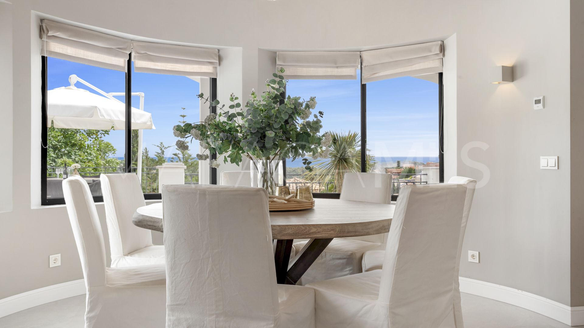 Villa for sale in Altos del Paraiso
