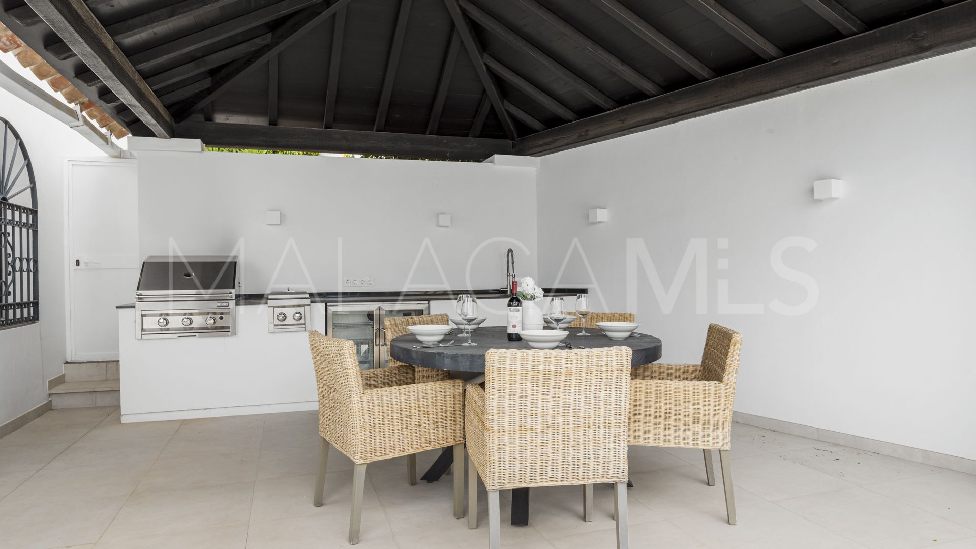 Villa for sale in Altos del Paraiso