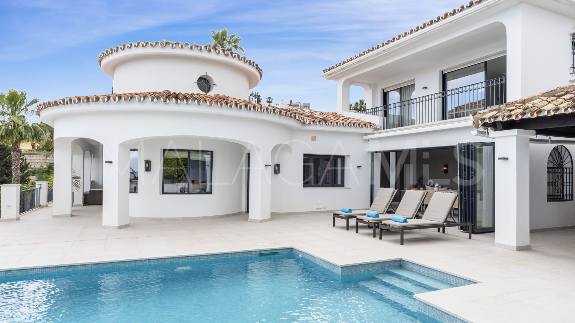 Villa for sale in Altos del Paraiso