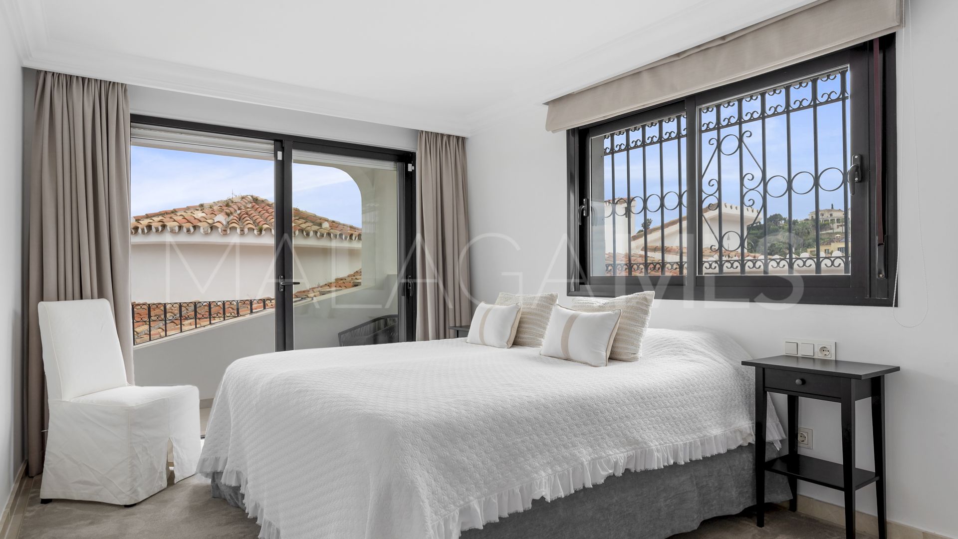 Villa for sale in Altos del Paraiso