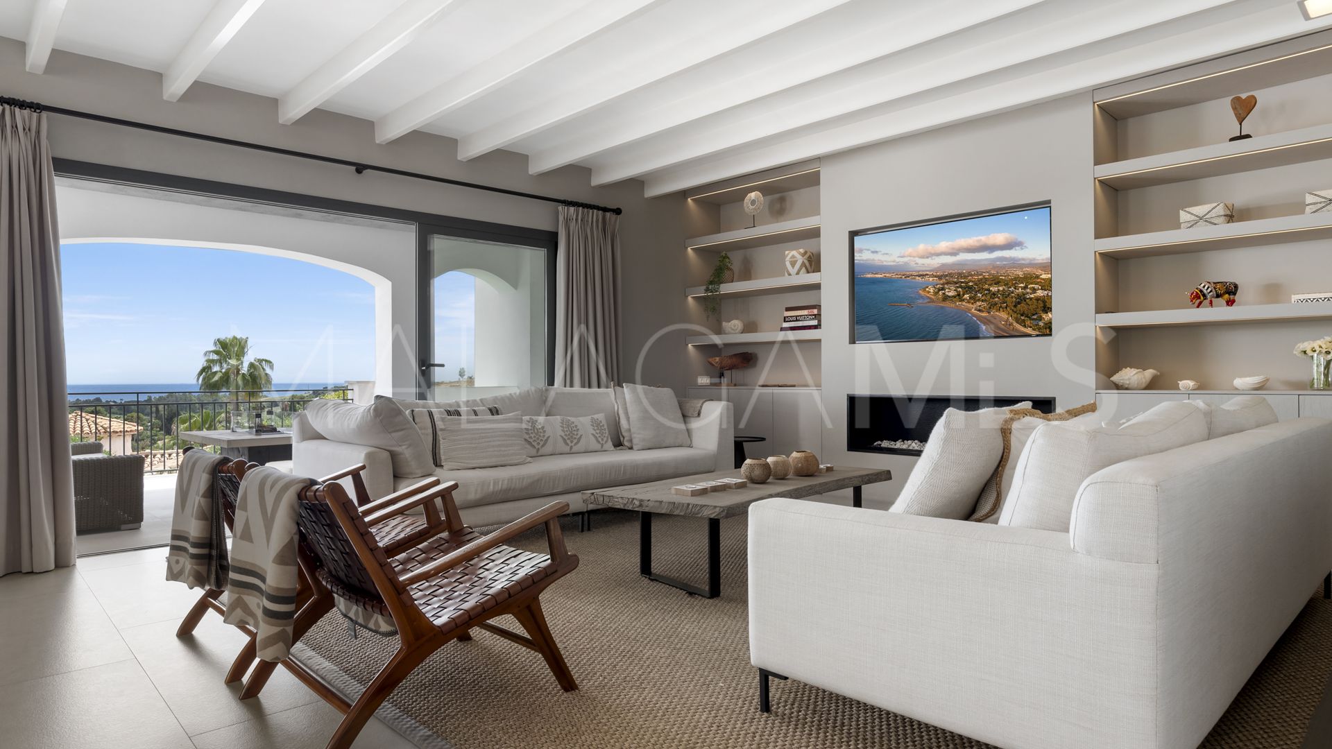 Villa for sale in Altos del Paraiso