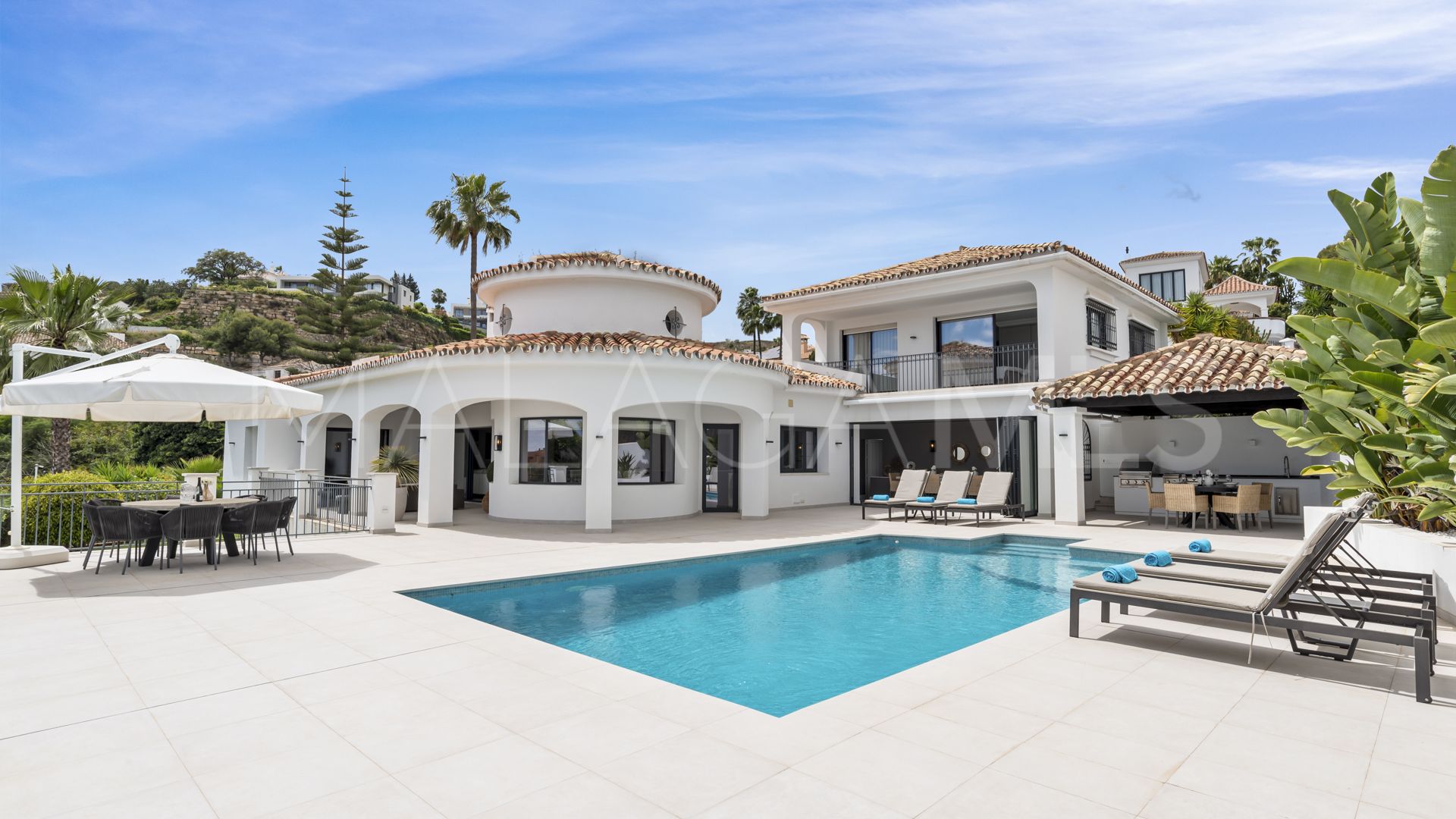 Villa for sale in Altos del Paraiso