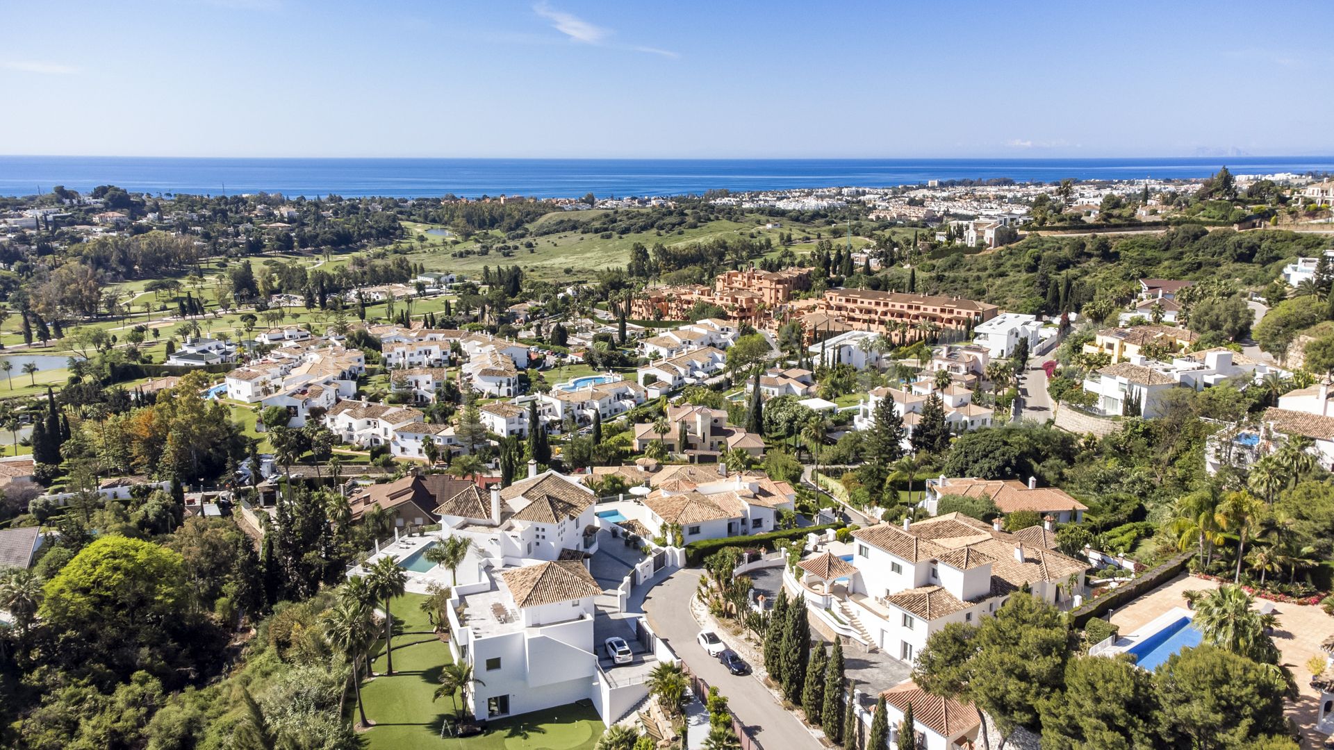 Villa for sale in Altos del Paraiso