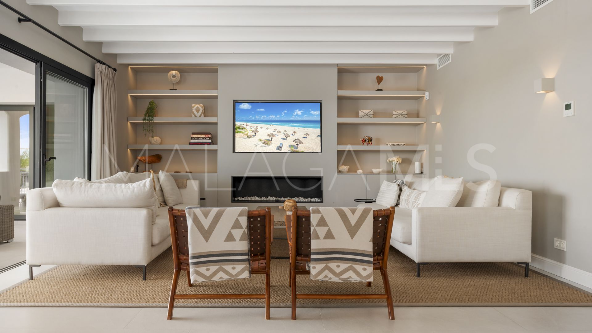 Villa for sale in Altos del Paraiso