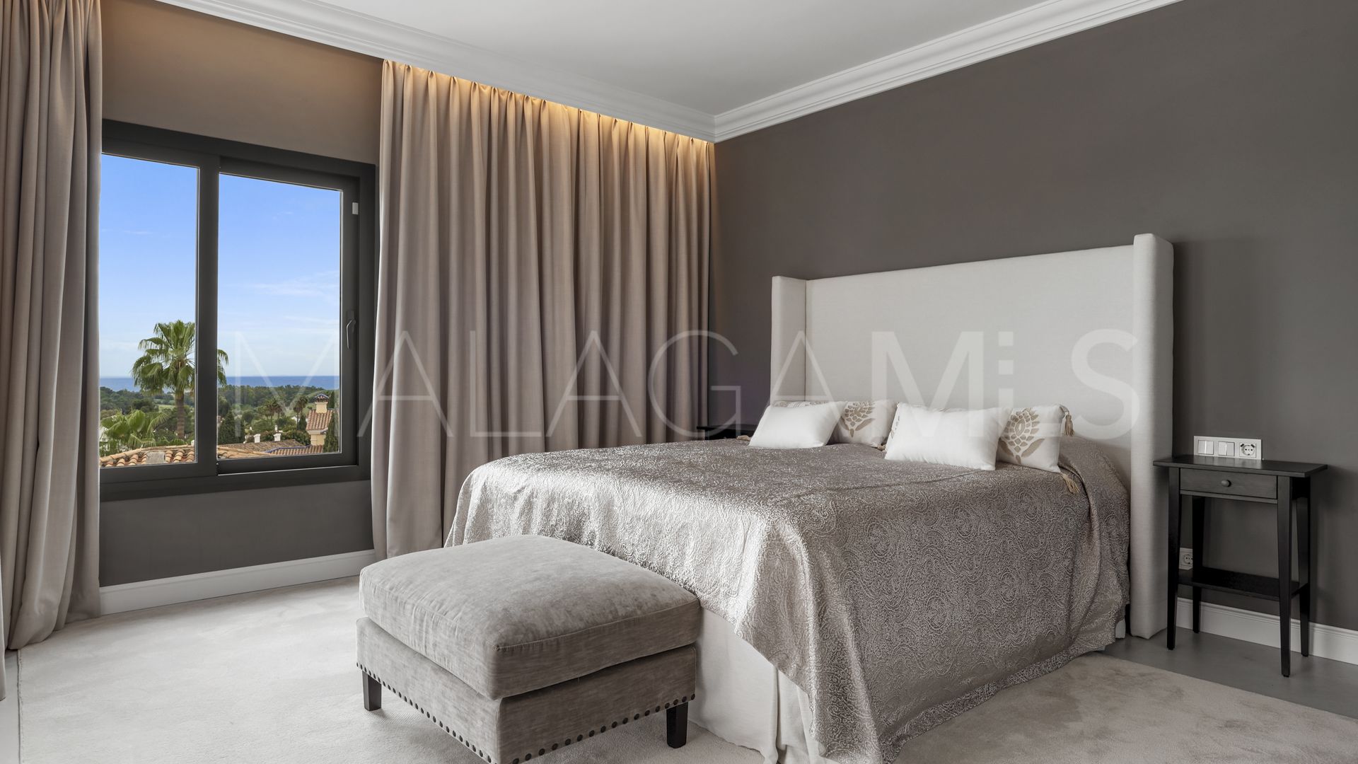 Villa for sale in Altos del Paraiso