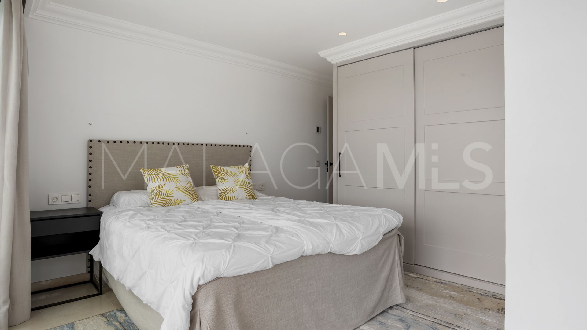 Villa for sale in Altos del Paraiso