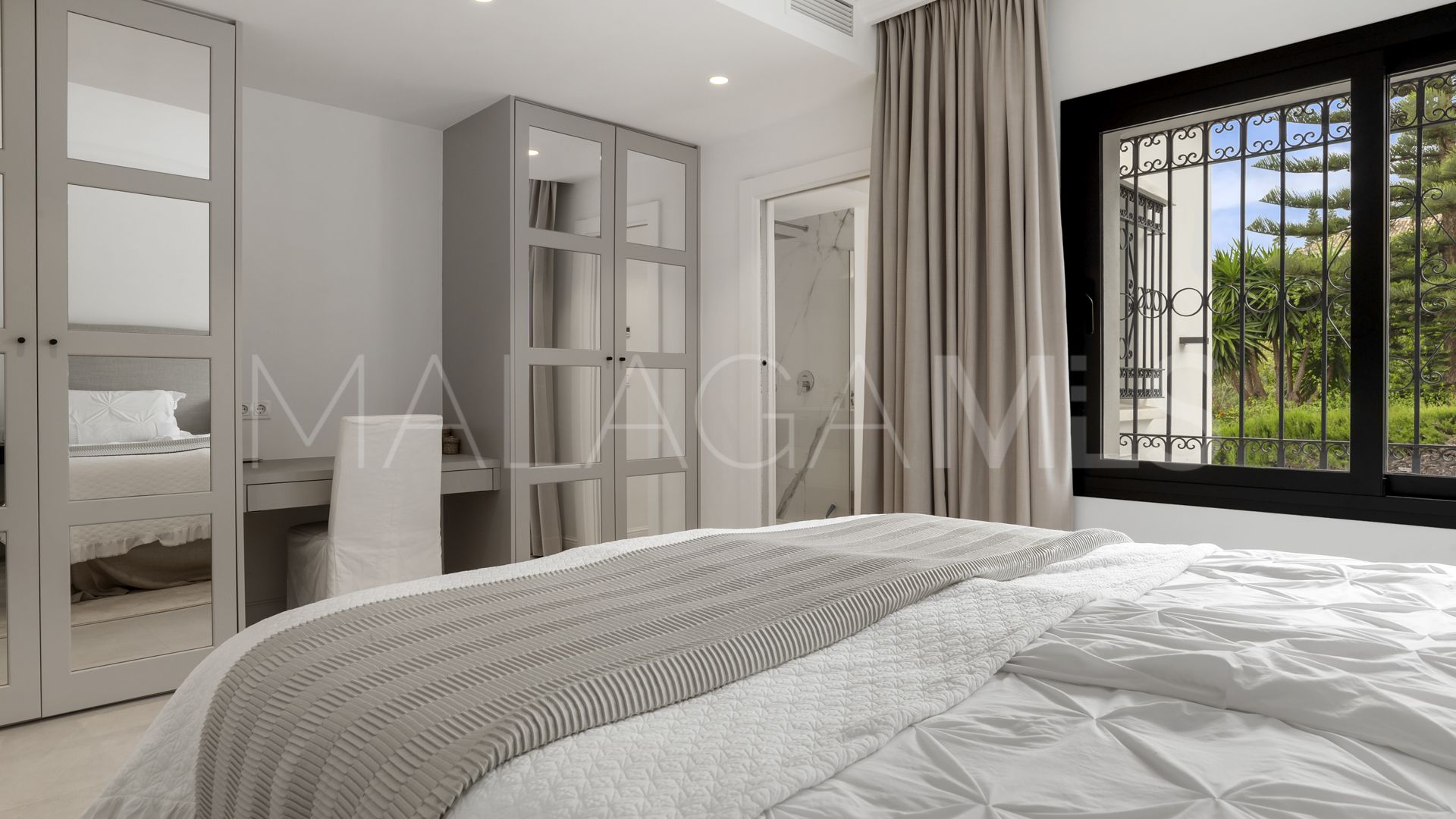 Villa for sale in Altos del Paraiso