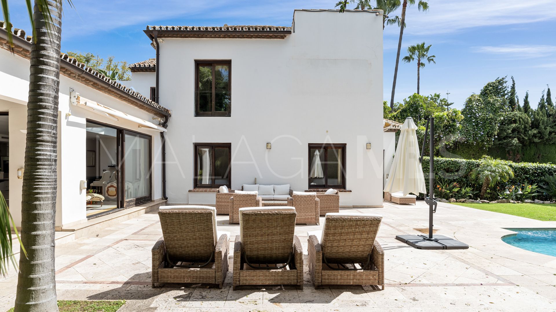 Villa for sale in Nueva Andalucia