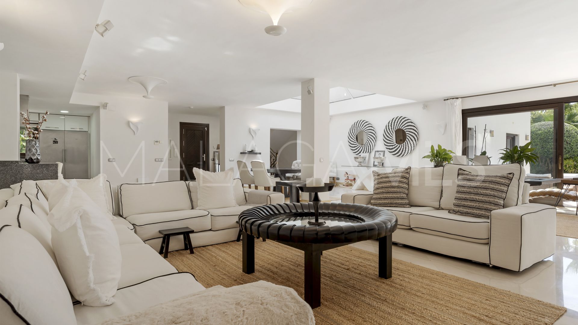 Villa for sale in Nueva Andalucia