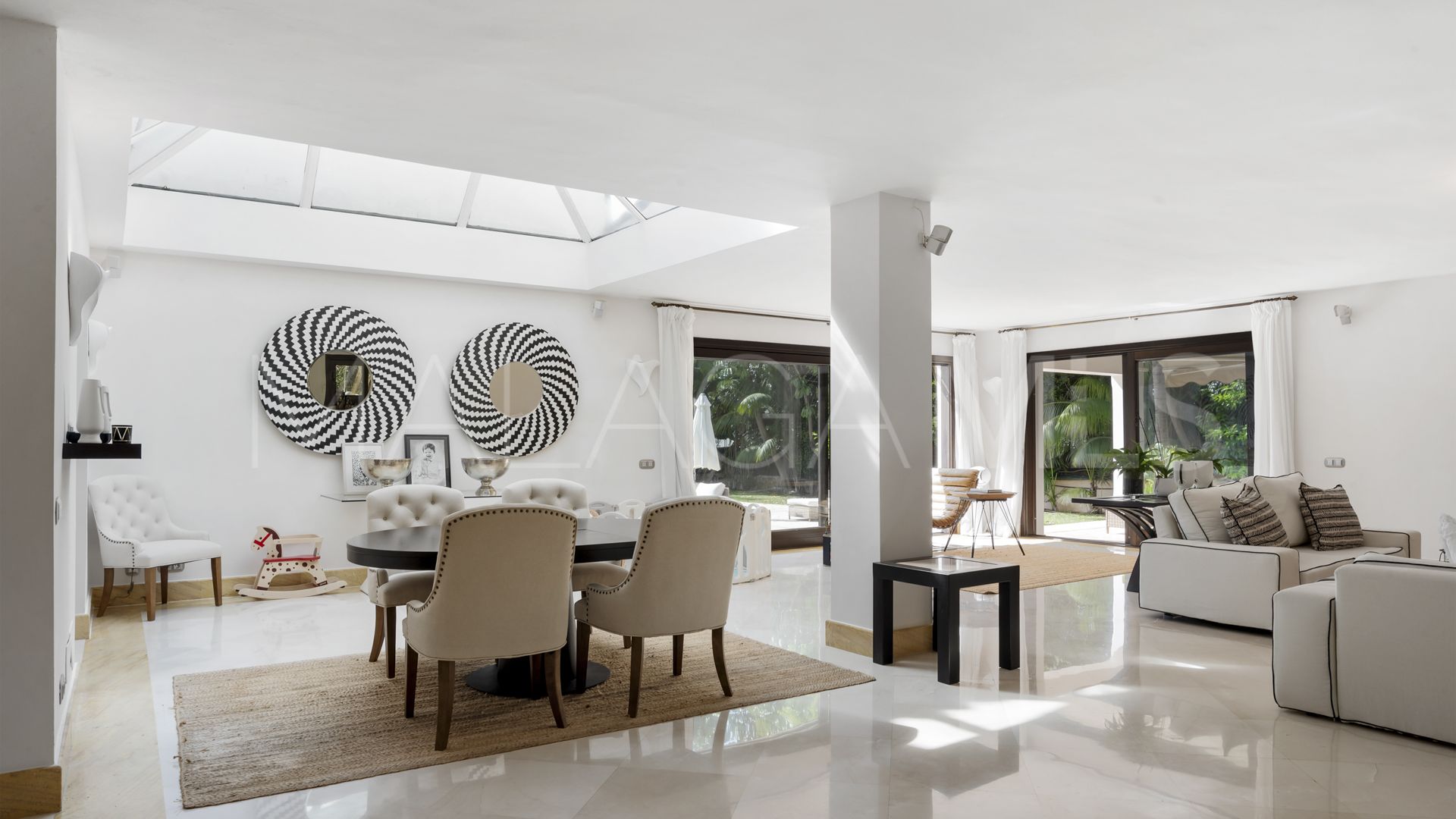 Villa for sale in Nueva Andalucia