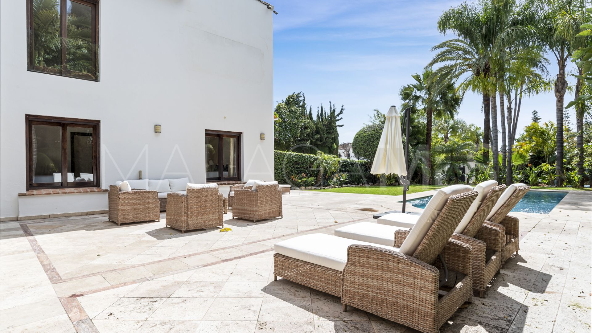 Villa for sale in Nueva Andalucia