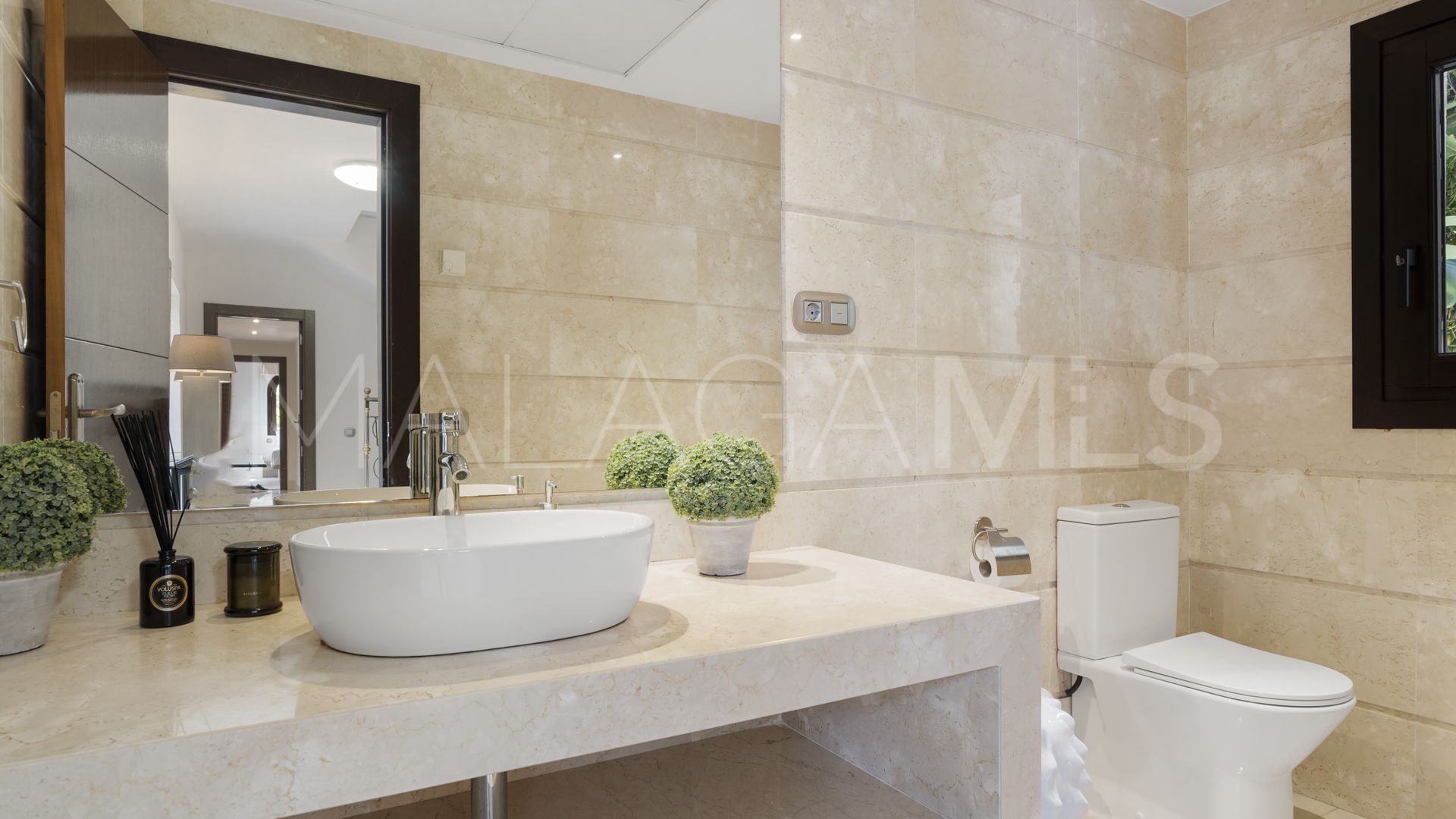 Villa for sale in Nueva Andalucia