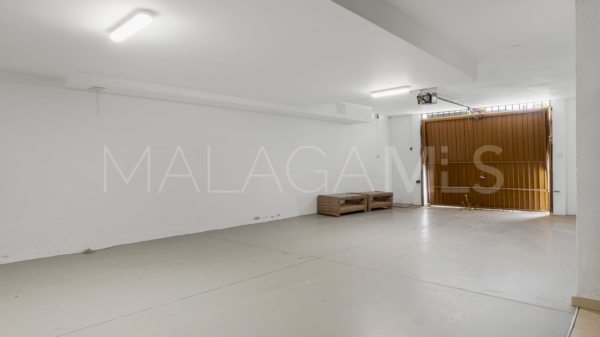Villa for sale in Nueva Andalucia
