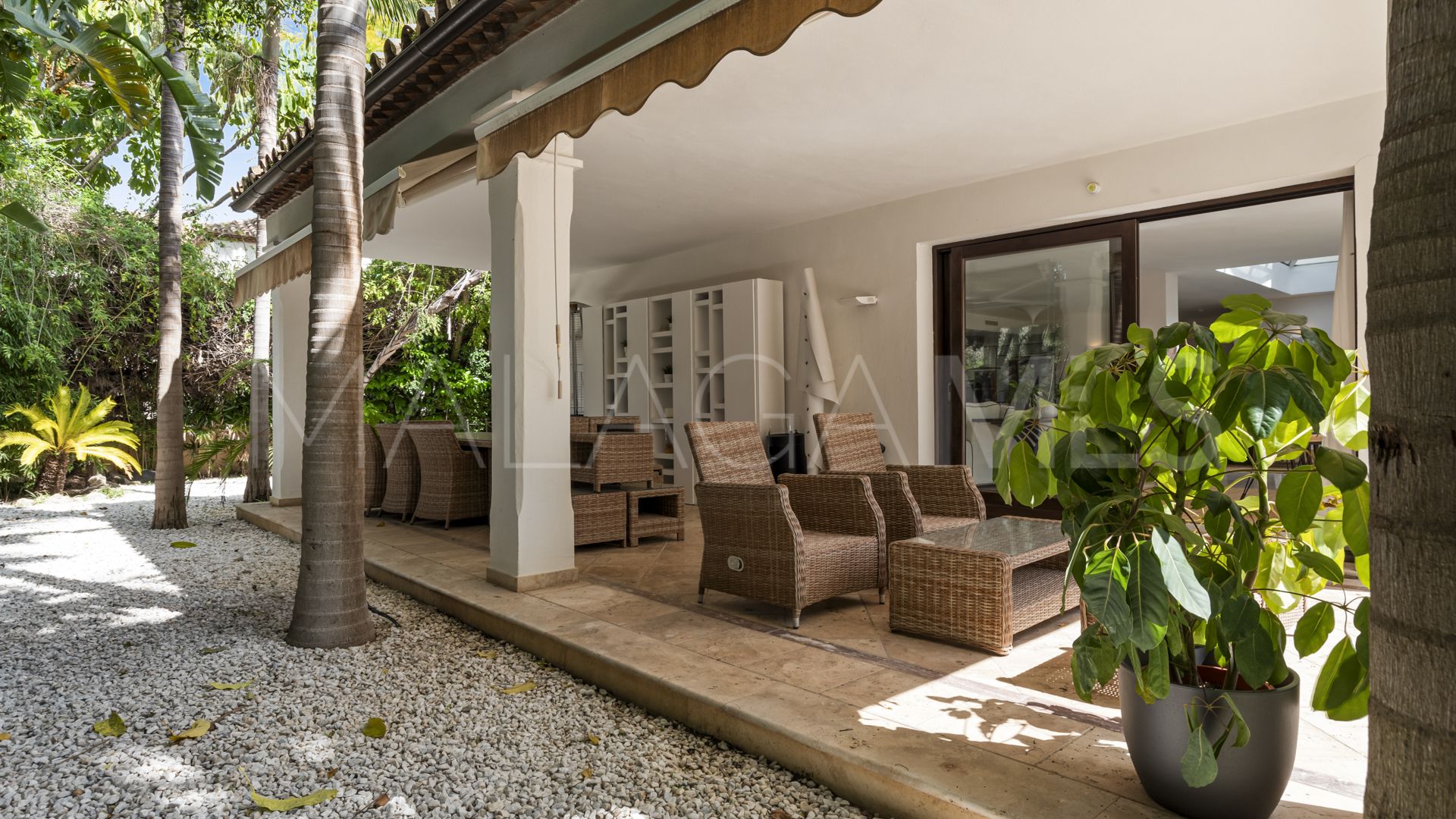 Villa for sale in Nueva Andalucia