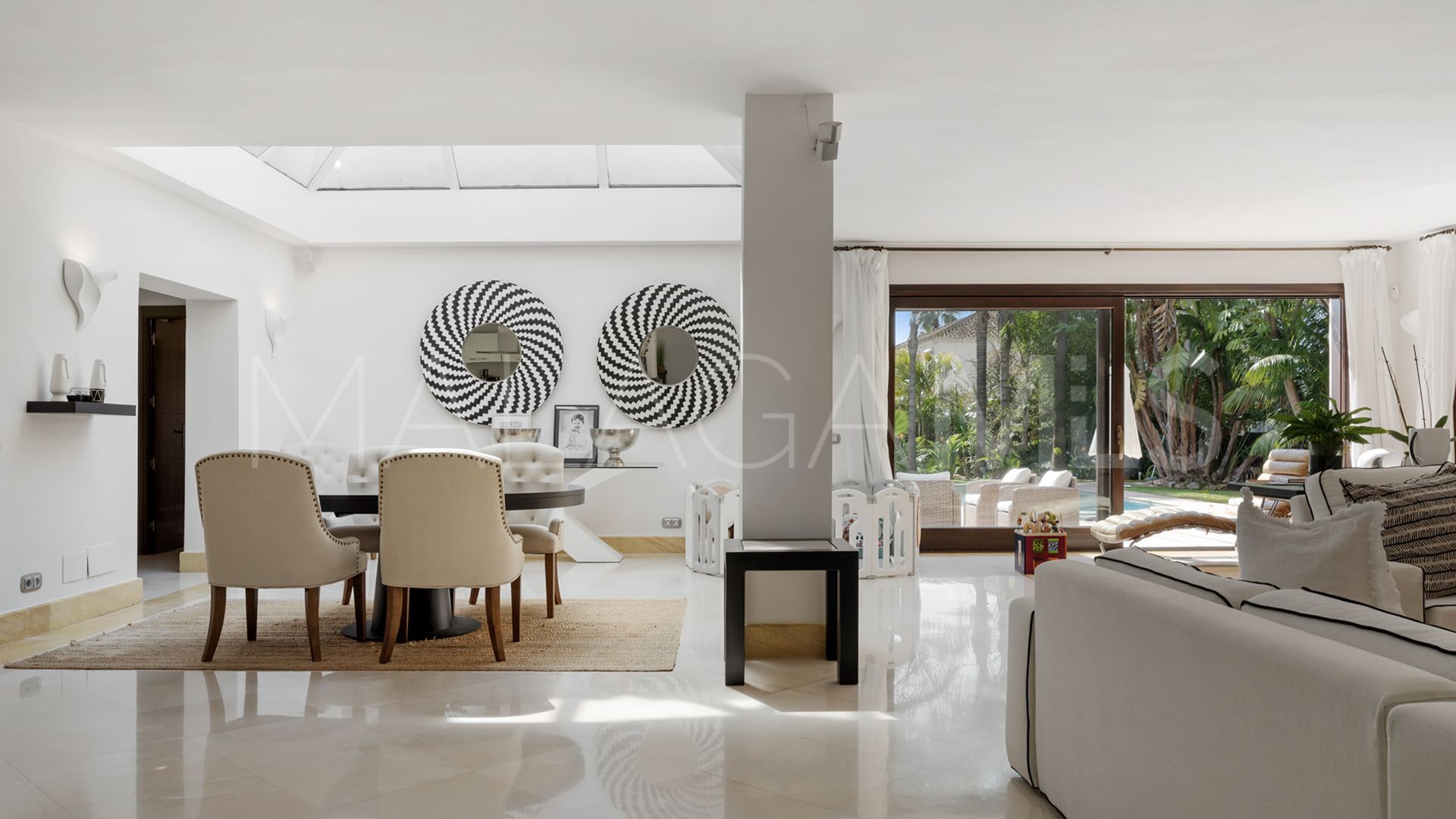 Villa for sale in Nueva Andalucia
