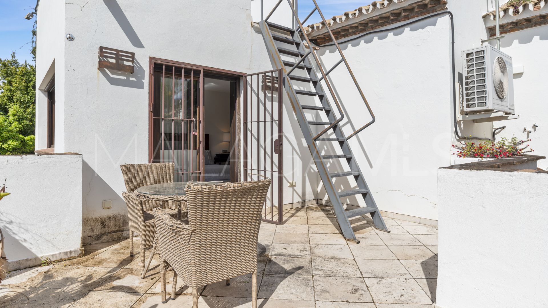 Villa for sale in Nueva Andalucia