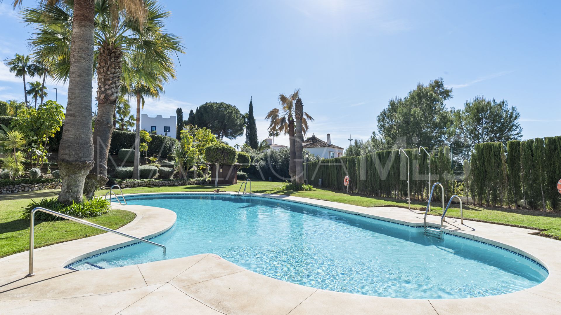 Markplanslägenhet for sale in Aloha Royal