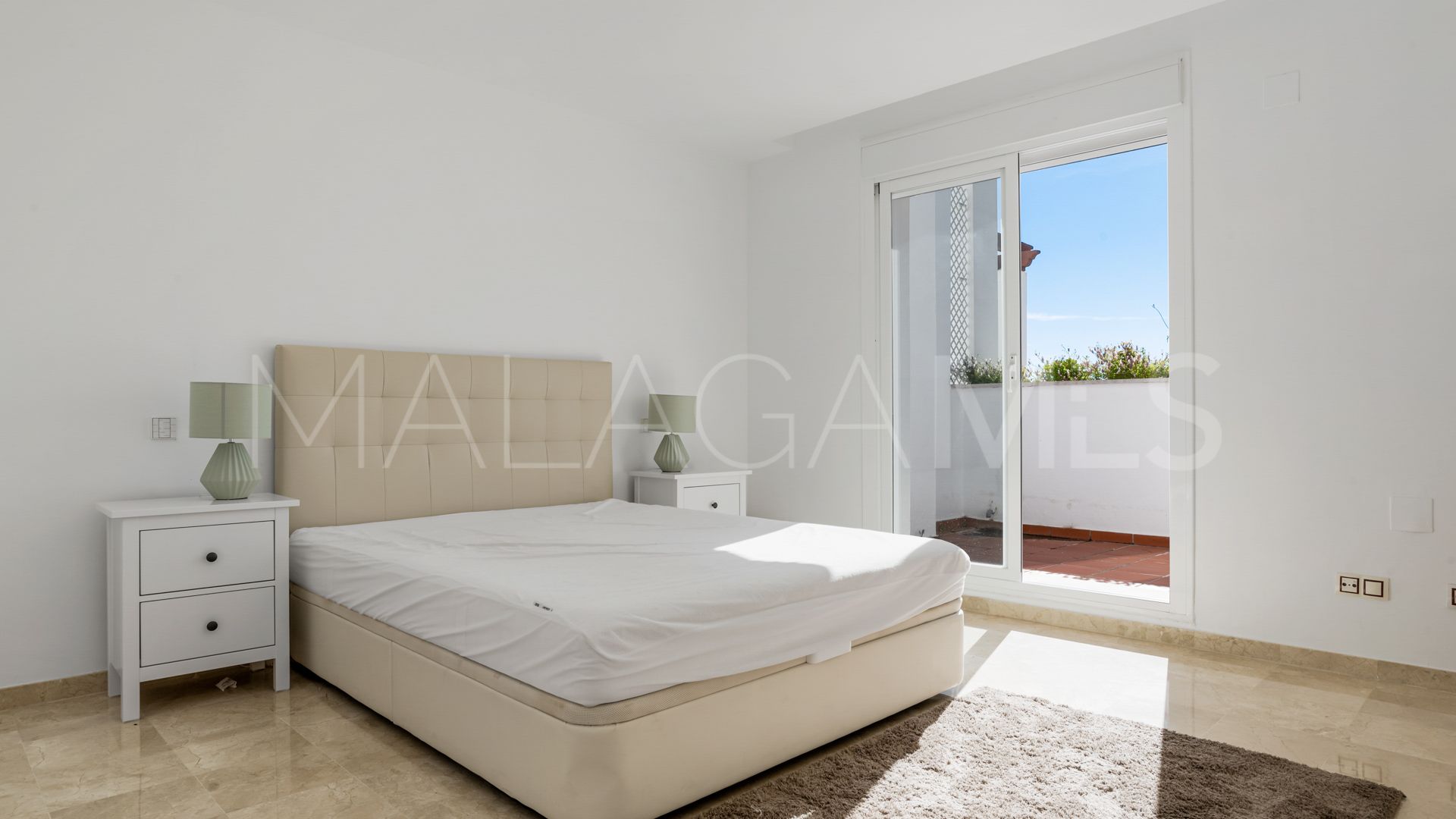 Tvåvåningslägenhet for sale in Aloha Royal