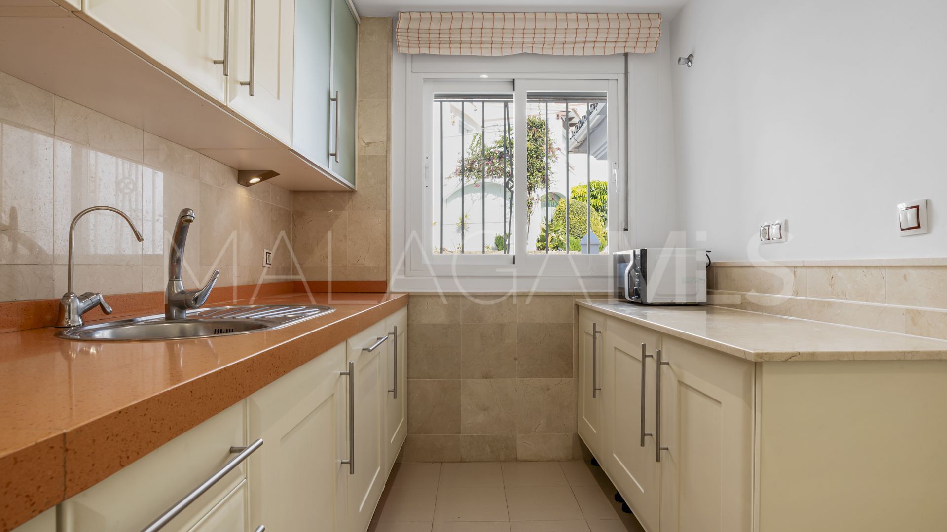 Tvåvåningslägenhet for sale in Aloha Royal
