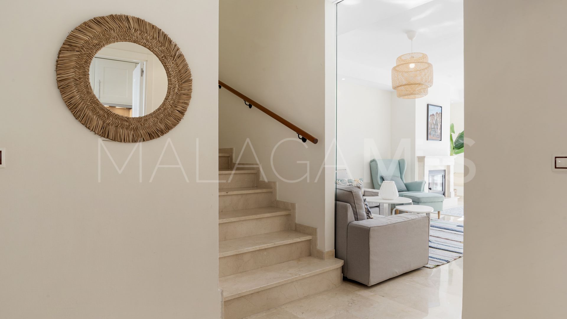 Tvåvåningslägenhet for sale in Aloha Royal