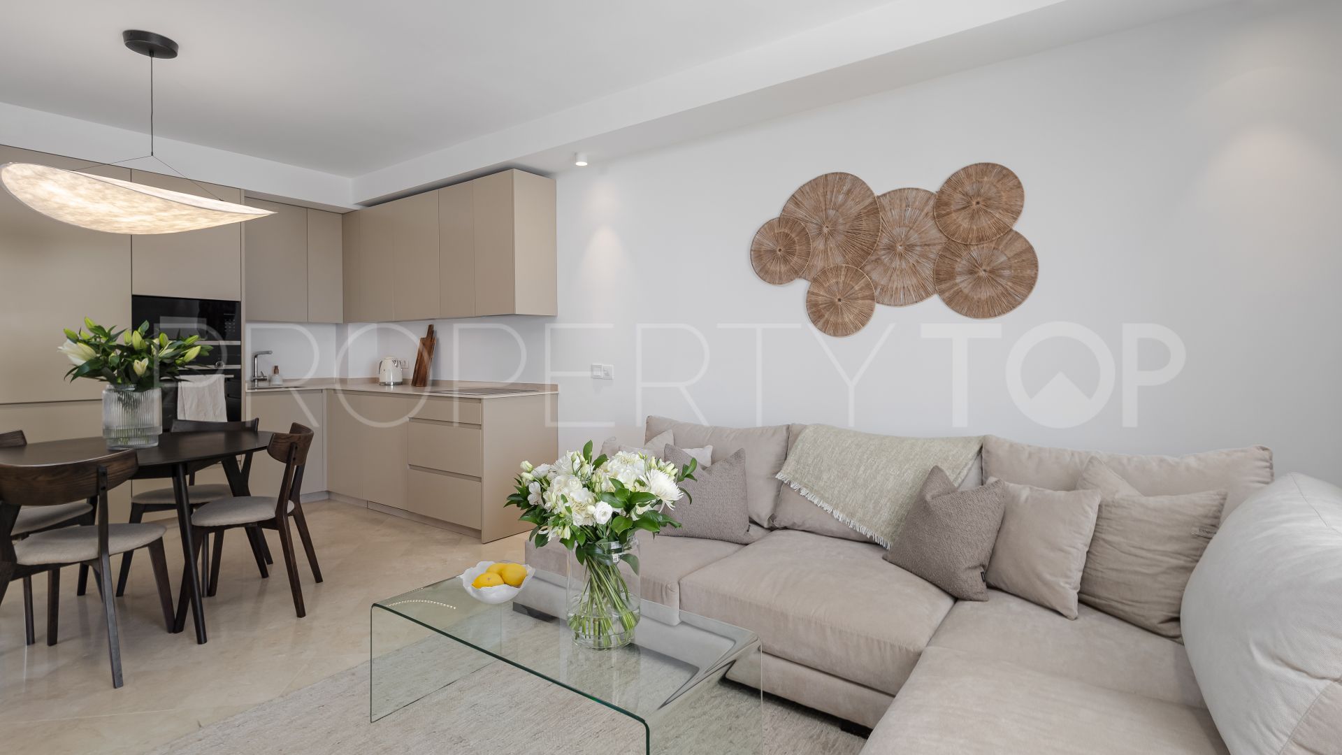 Atico duplex en venta en Aloha Royal