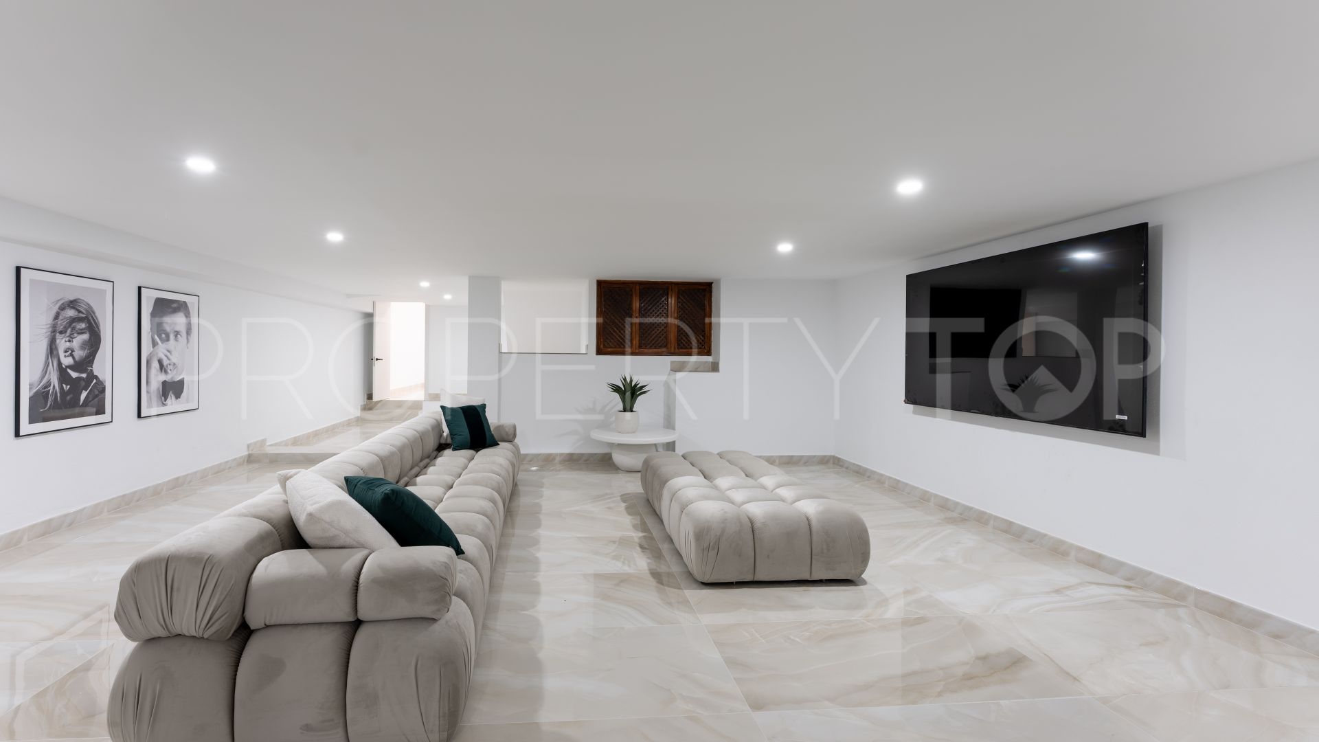 Nueva Andalucia town house for sale