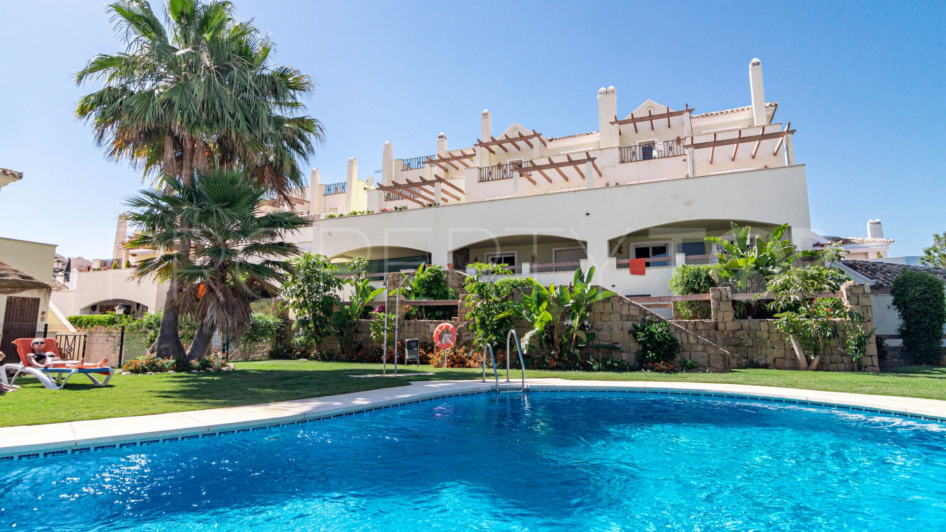 Ground floor apartment with 2 bedrooms for sale in Nueva Andalucia