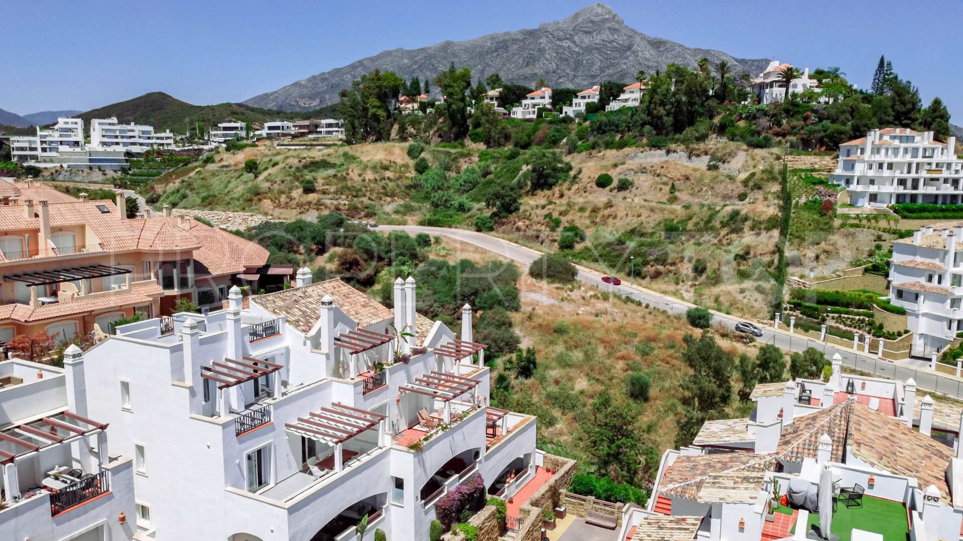 Nueva Andalucia, apartamento planta baja en venta de 2 dormitorios