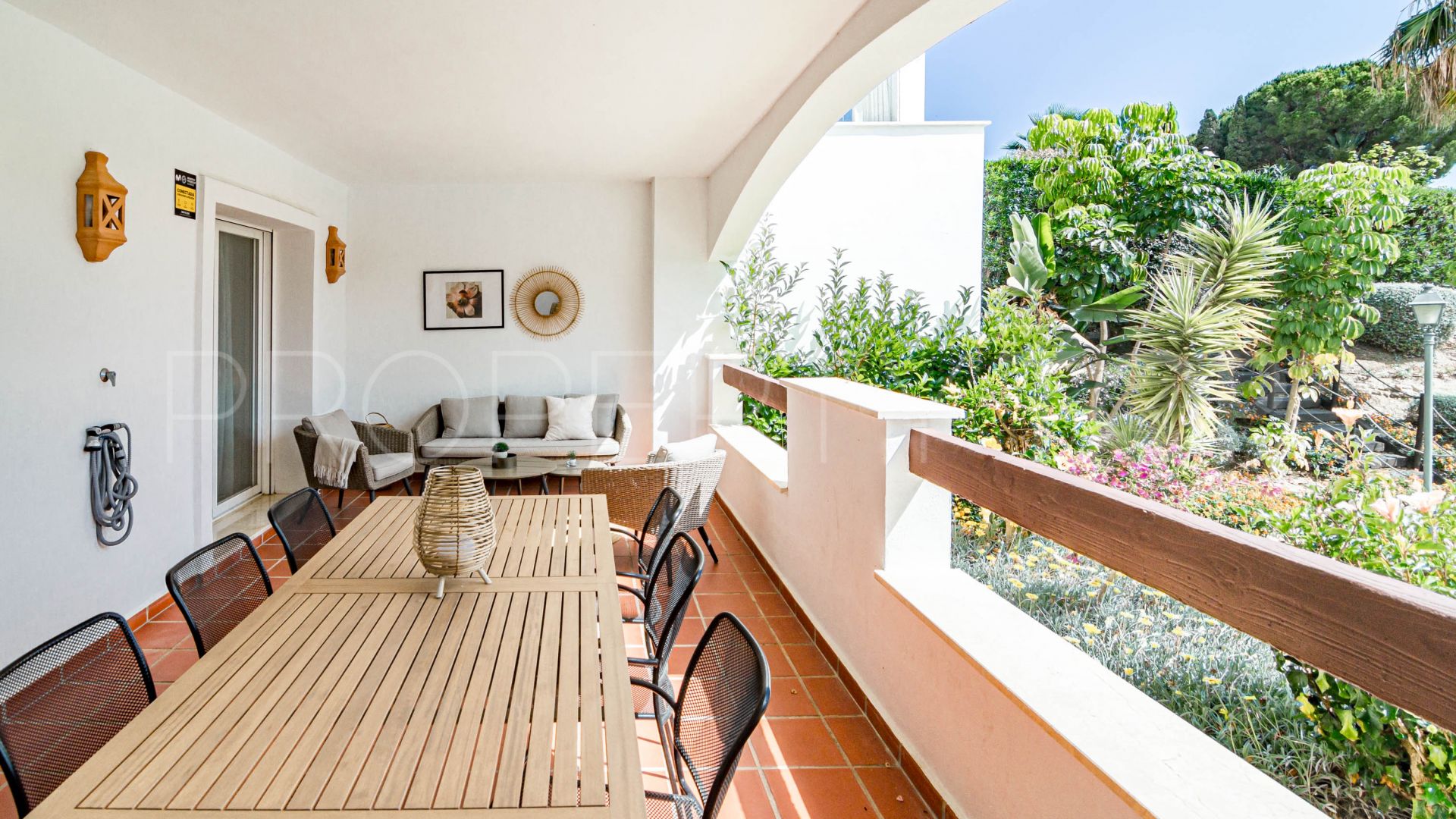 Ground floor apartment with 2 bedrooms for sale in Nueva Andalucia