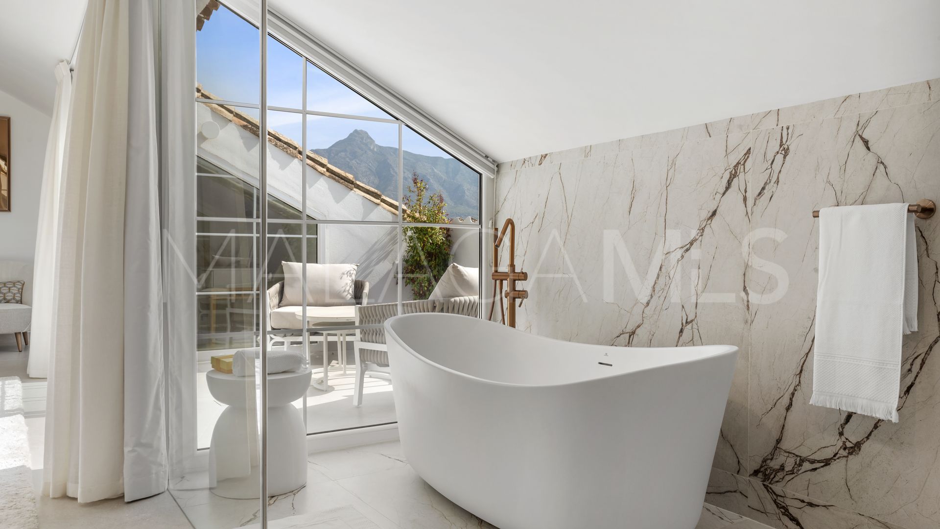 Zweistöckiges penthouse for sale in Nueva Andalucia