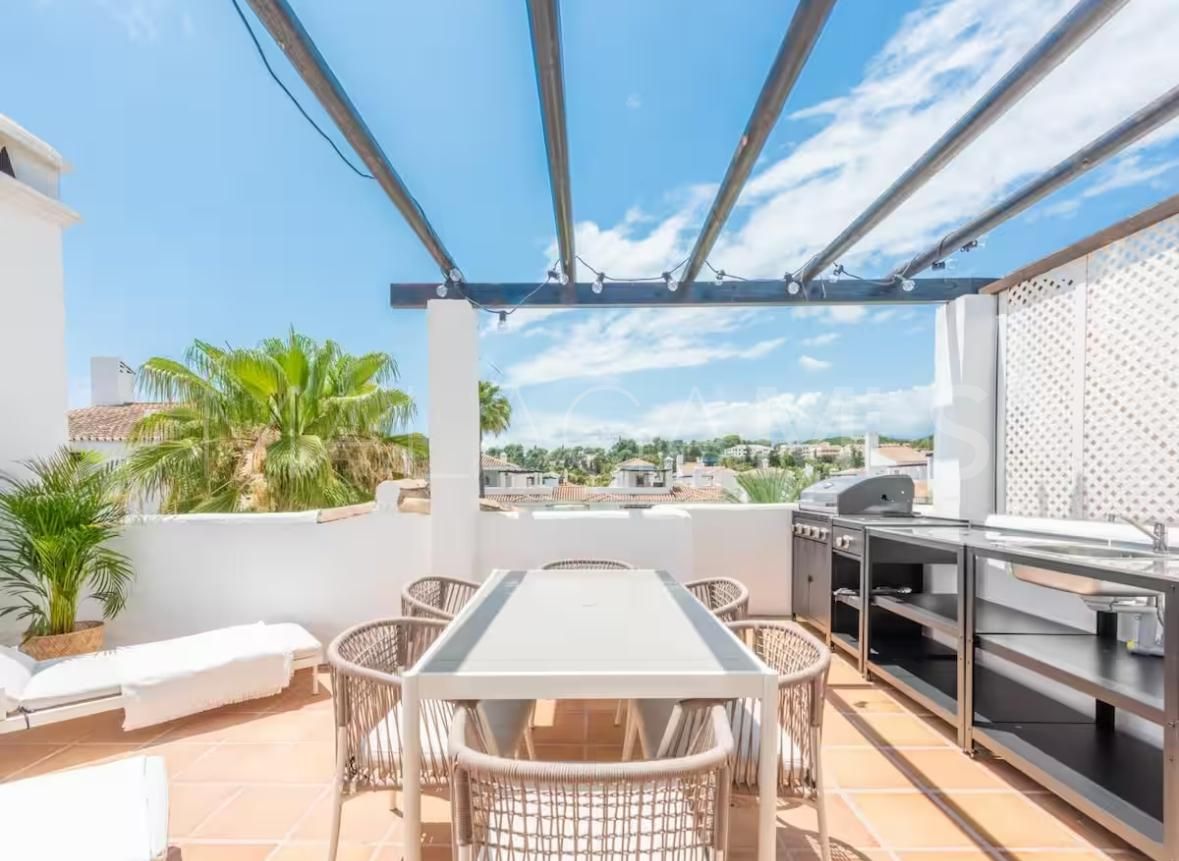 For sale Los Naranjos de Marbella 1 bedroom penthouse
