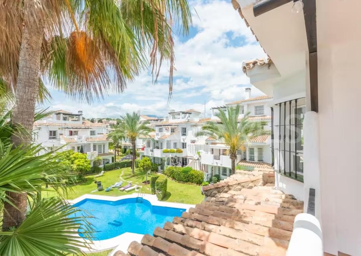 For sale Los Naranjos de Marbella 1 bedroom penthouse