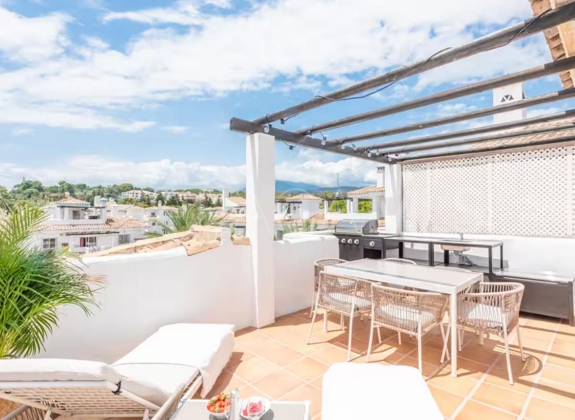 For sale Los Naranjos de Marbella 1 bedroom penthouse