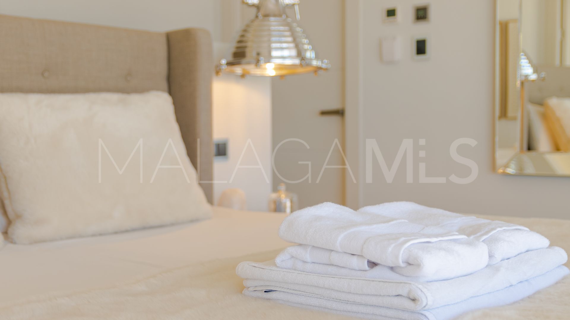 Villa for sale in Nueva Andalucia