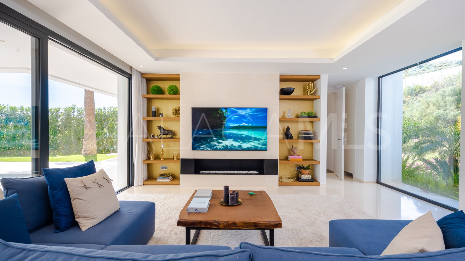 Villa for sale in Nueva Andalucia