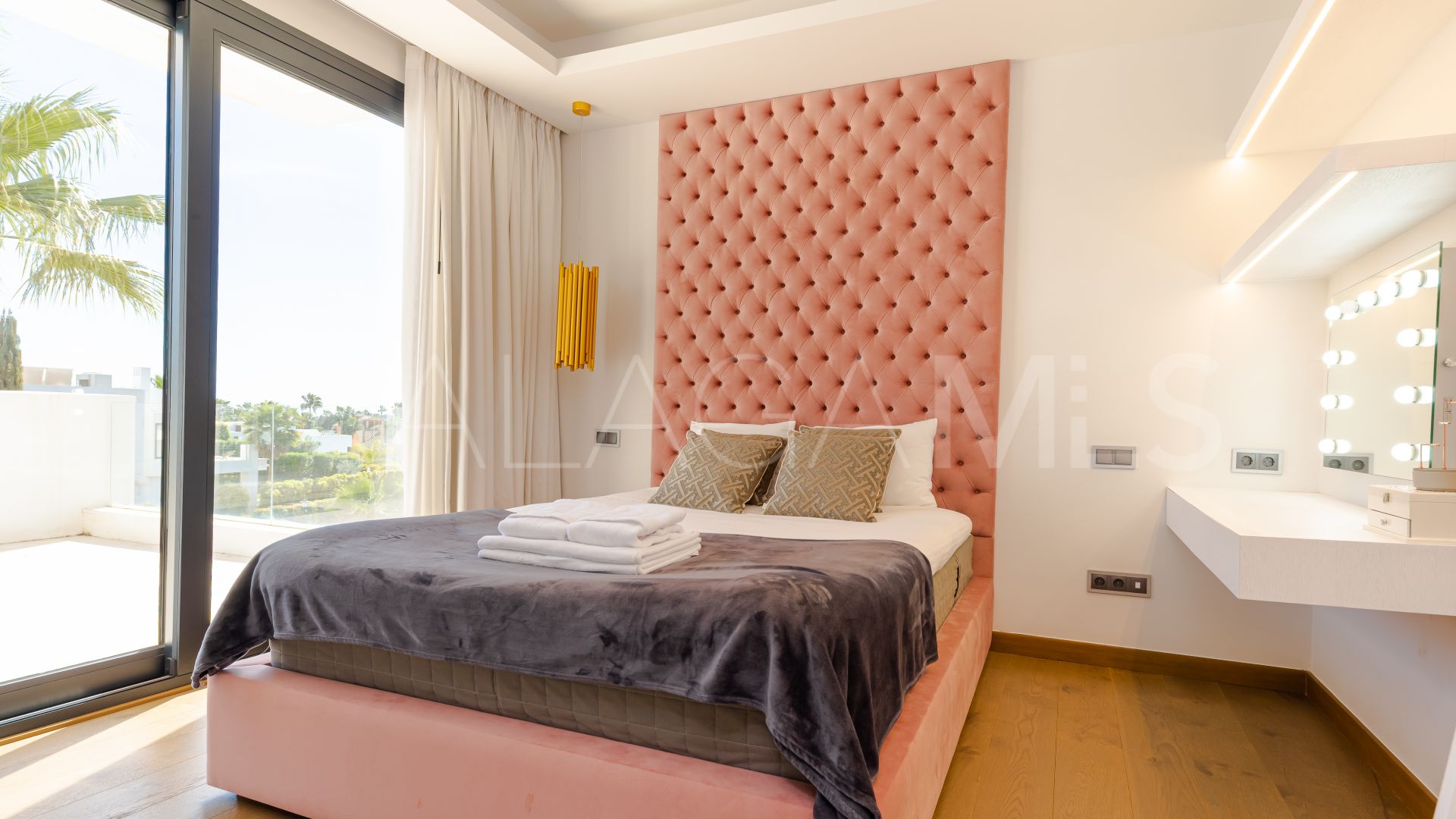 Villa for sale in Nueva Andalucia