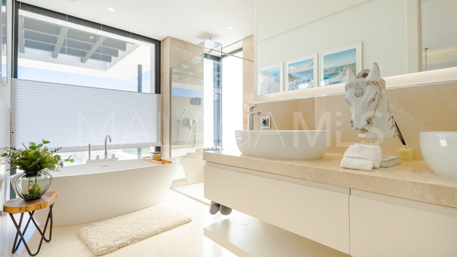 Villa for sale in Nueva Andalucia