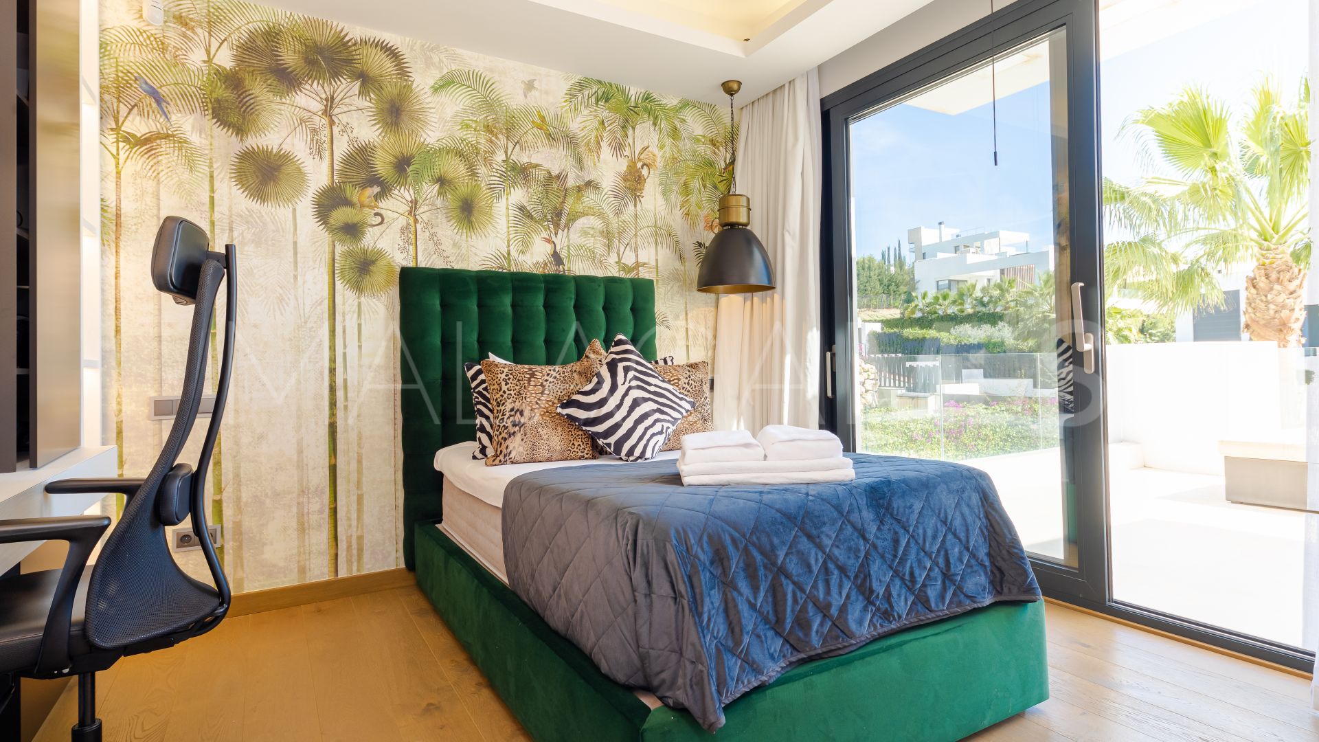 Villa for sale in Nueva Andalucia