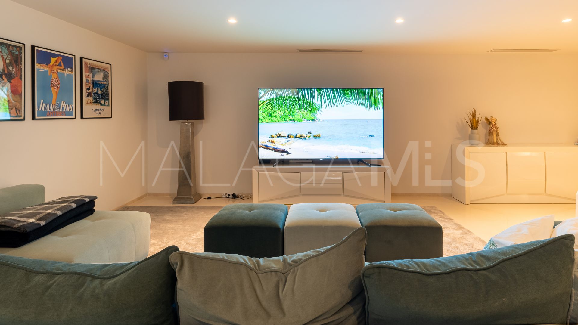 Villa for sale in Nueva Andalucia