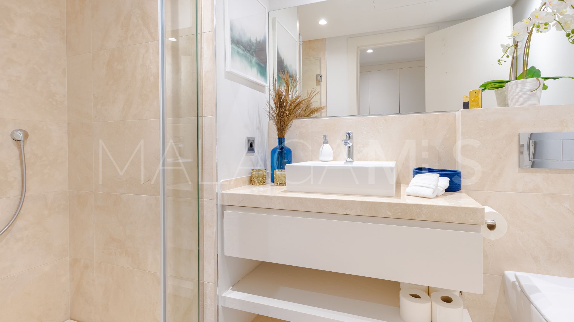 Villa for sale in Nueva Andalucia