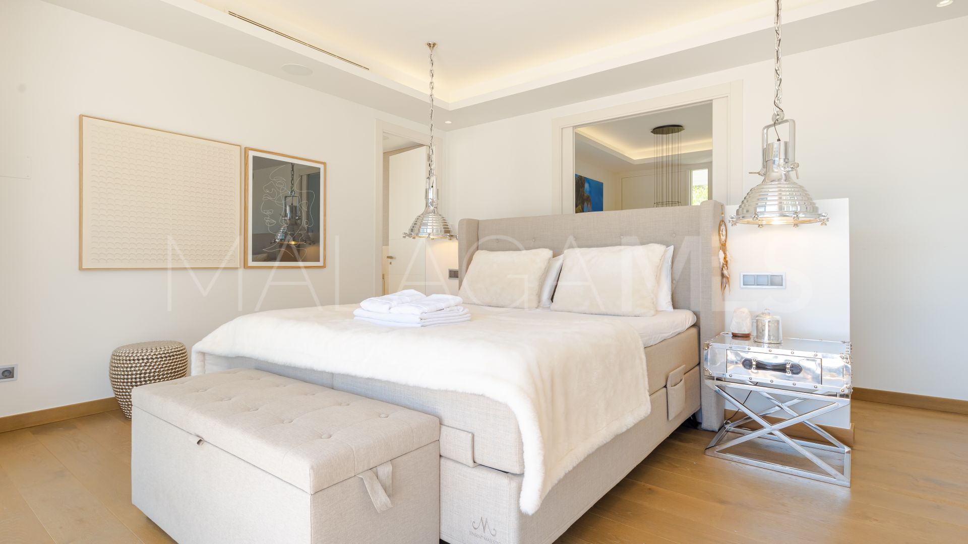 Villa for sale in Nueva Andalucia