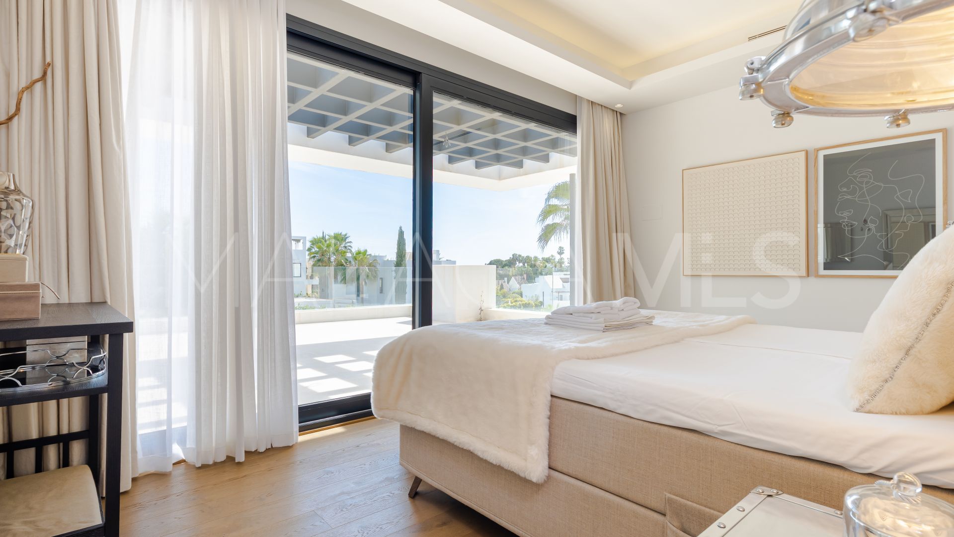 Villa for sale in Nueva Andalucia