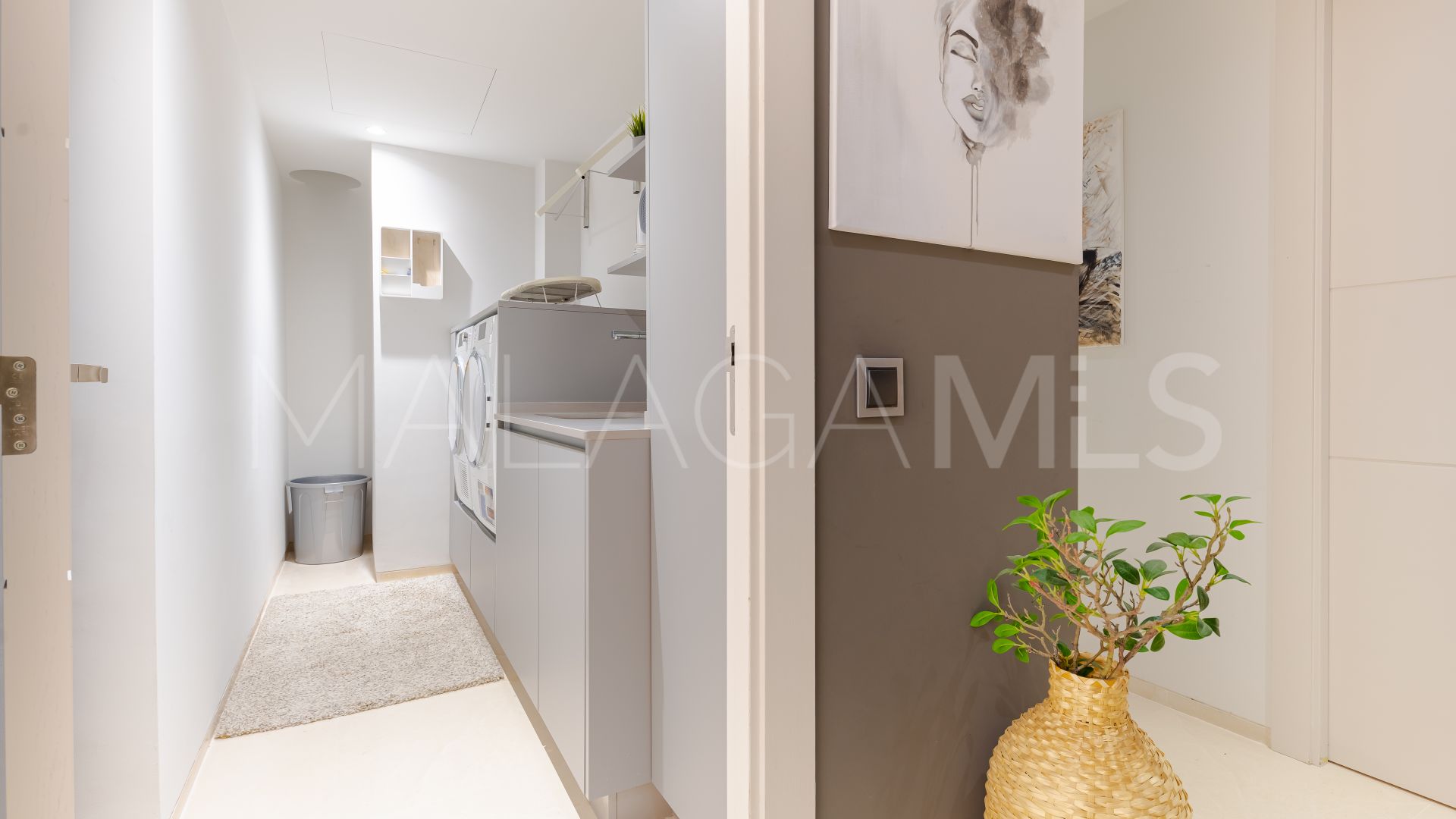 Villa for sale in Nueva Andalucia