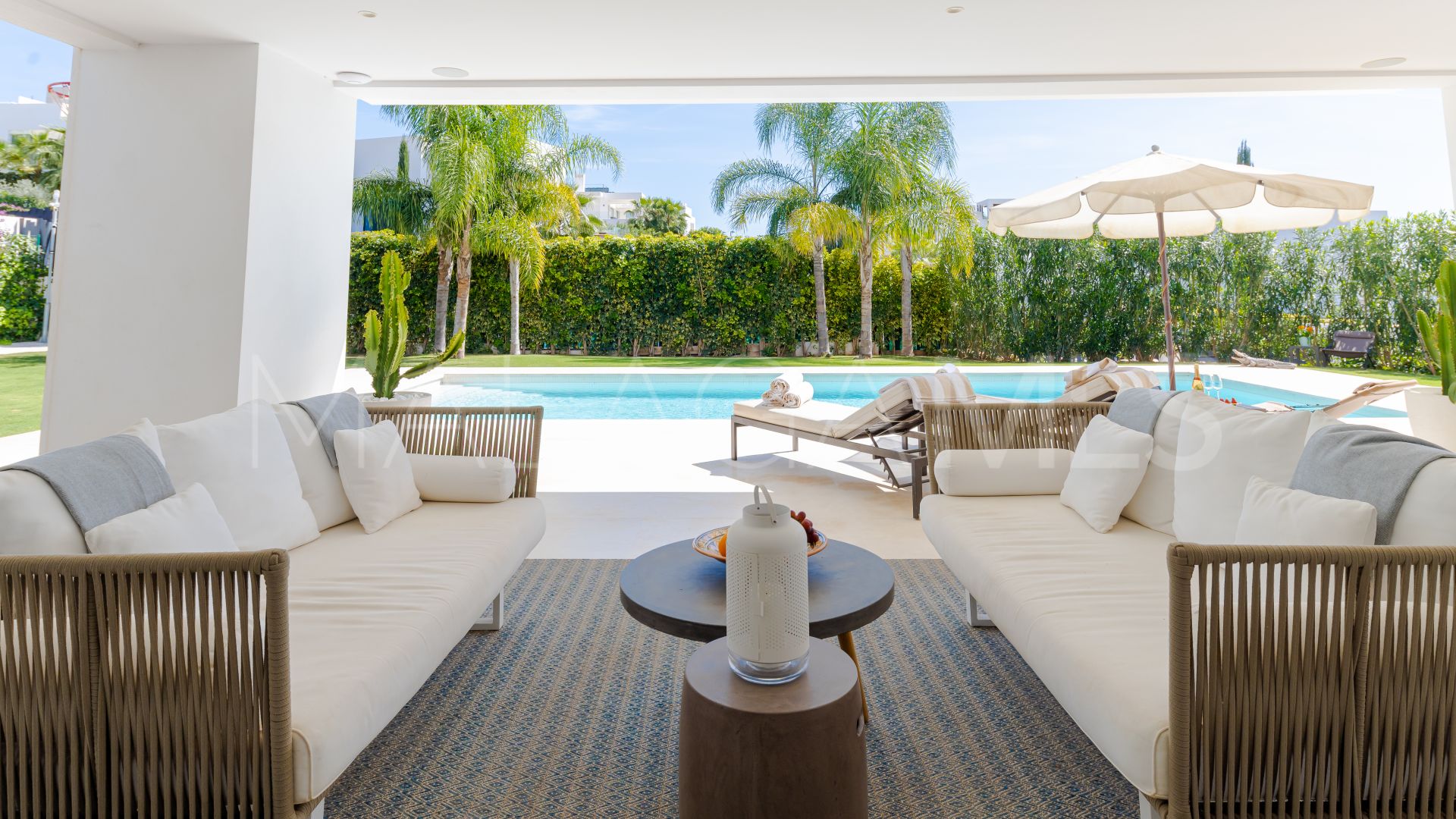 Villa for sale in Nueva Andalucia