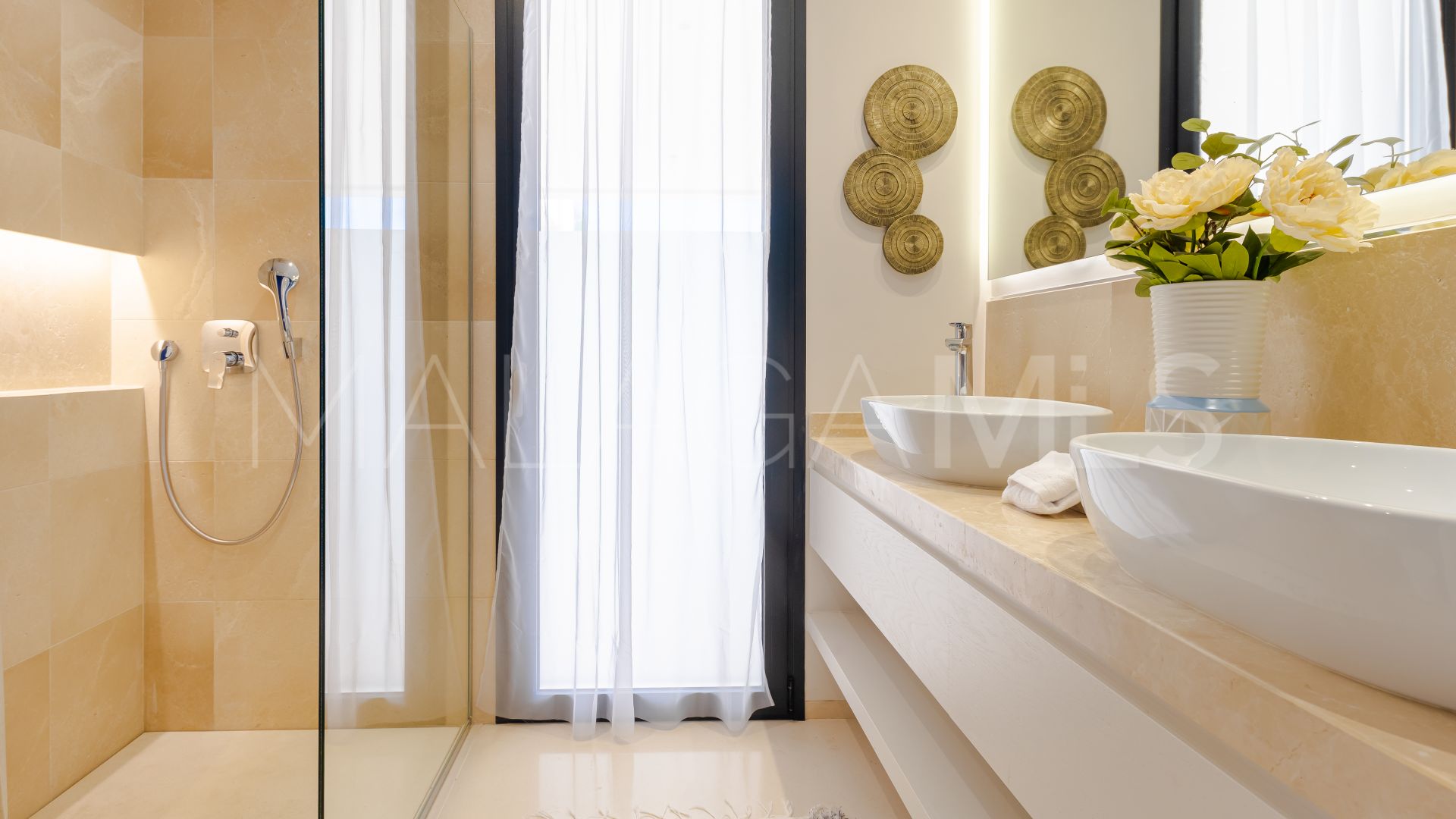 Villa for sale in Nueva Andalucia