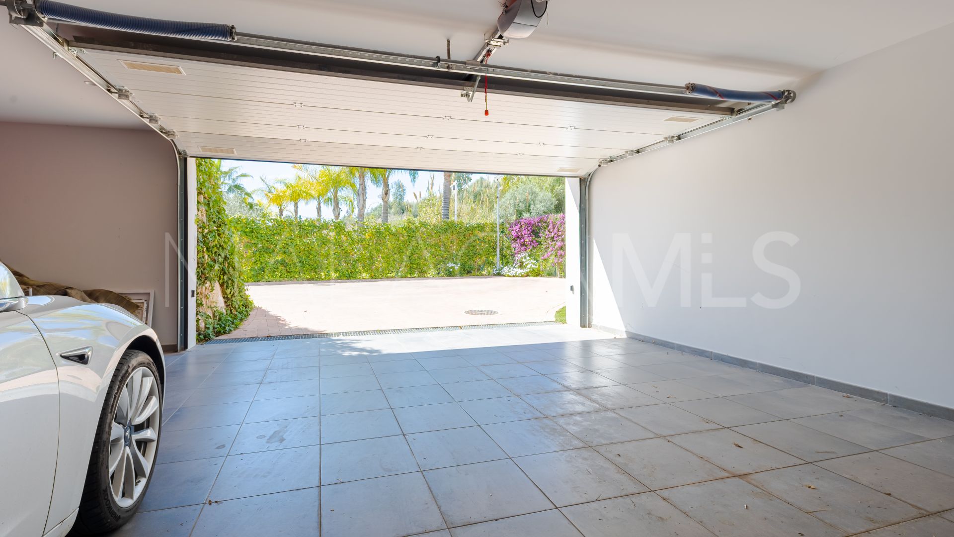 Villa for sale in Nueva Andalucia