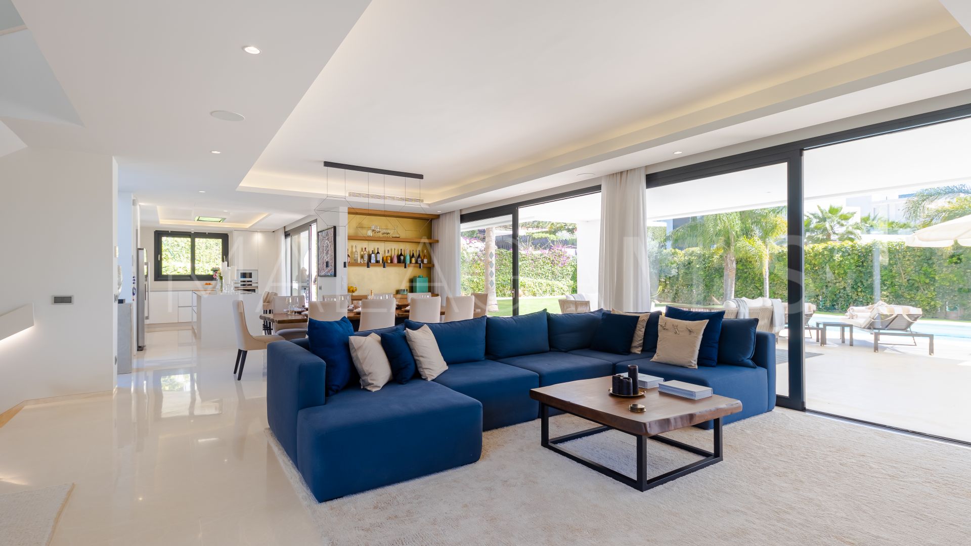 Villa for sale in Nueva Andalucia