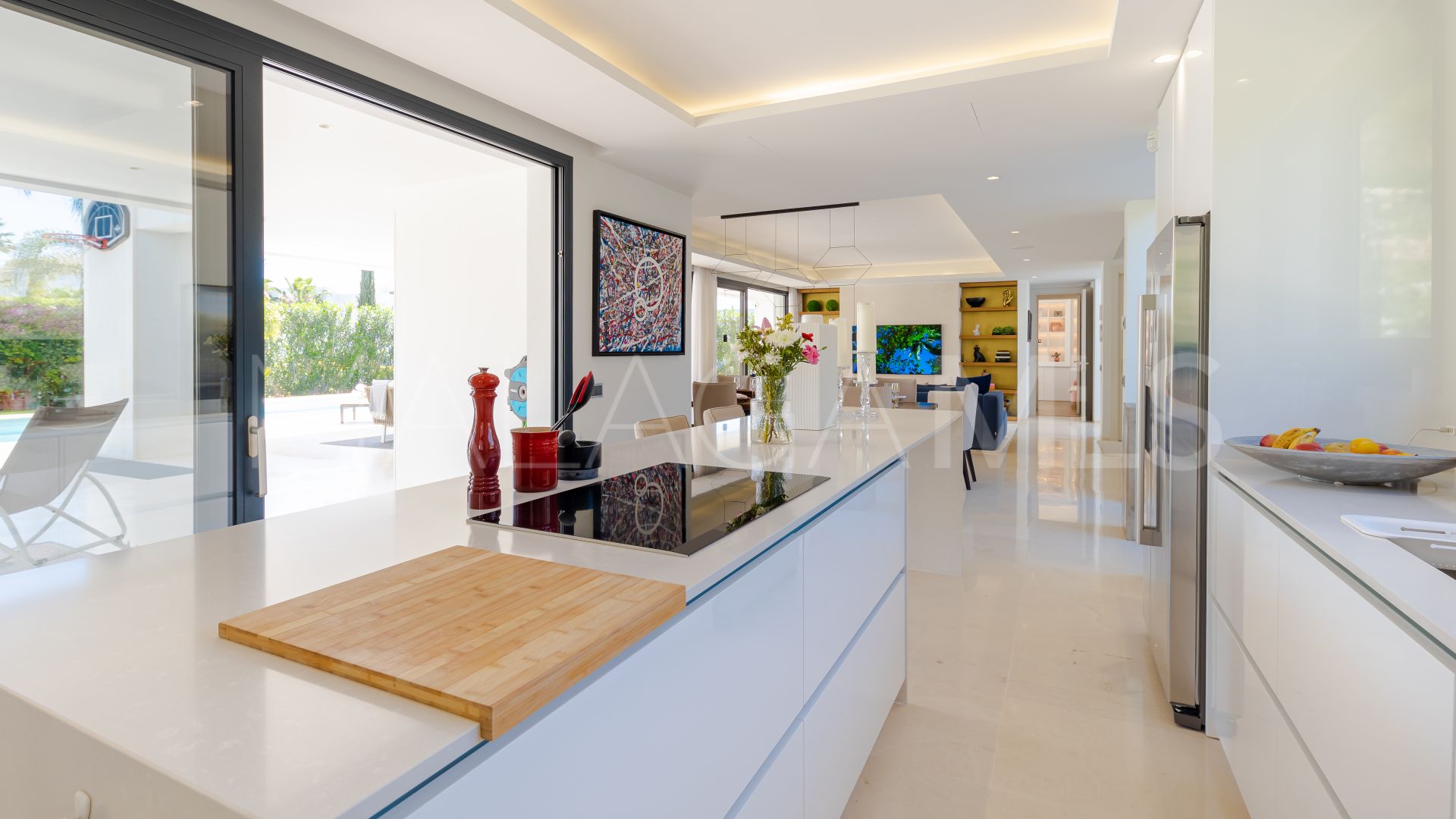 Villa for sale in Nueva Andalucia