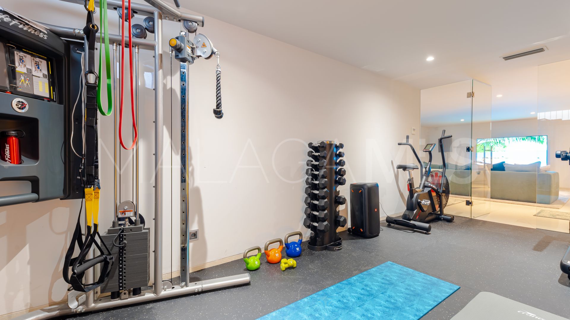 Villa for sale in Nueva Andalucia