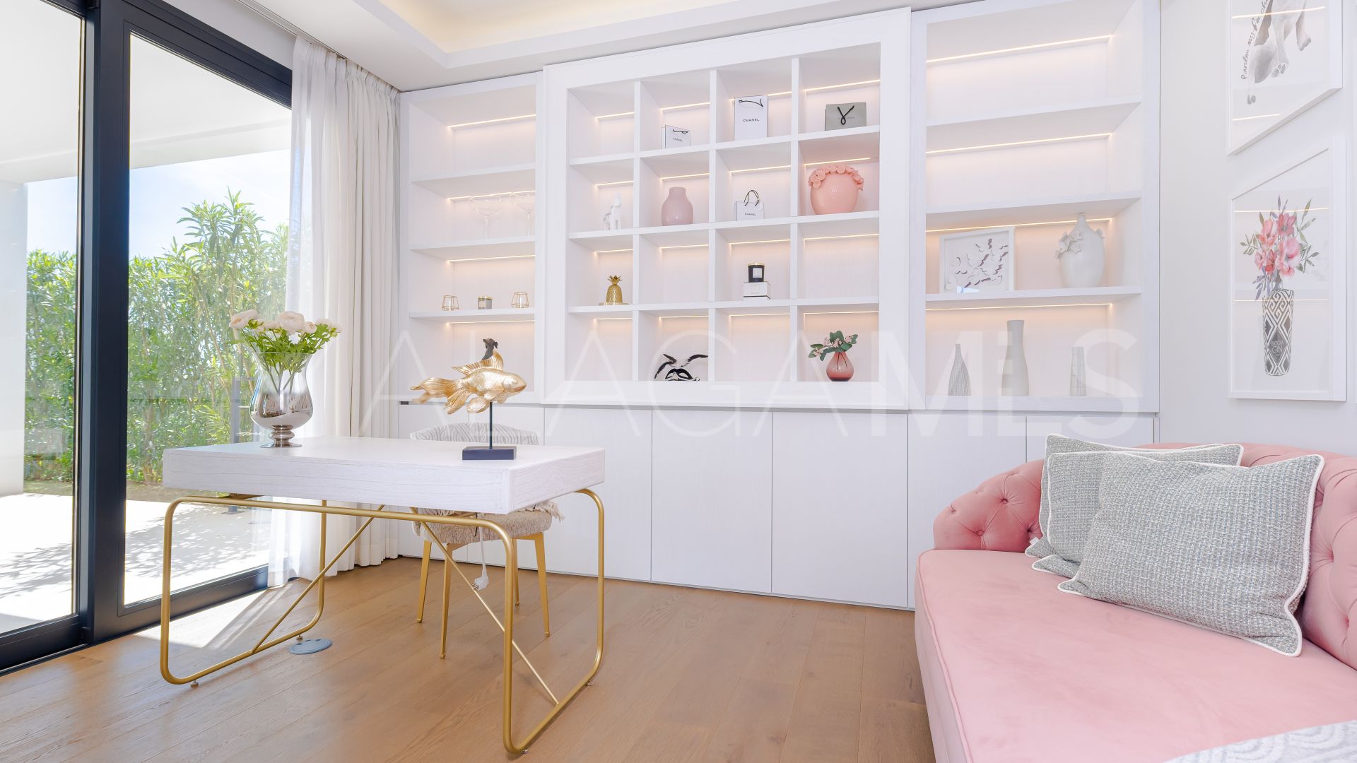 Villa for sale in Nueva Andalucia